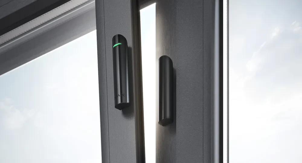 Detector de deschidere Ajax DoorProtect Plus, Negru