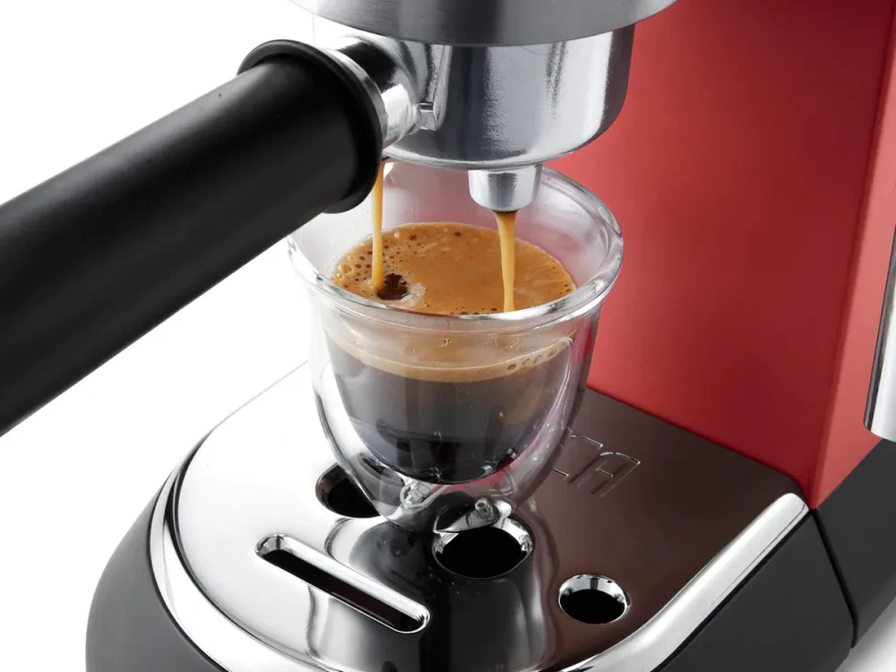 Cafetiera manuala DeLonghi Dedica Pump Espresso, 1300W, Roșu