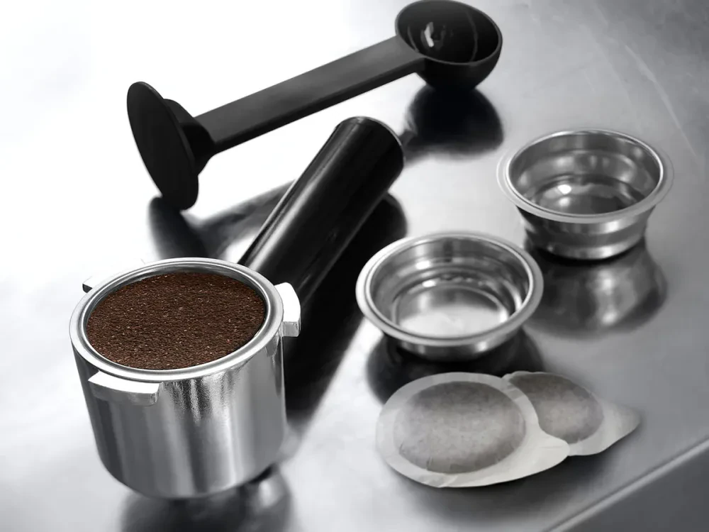 Cafetiera manuala DeLonghi Dedica Pump Espresso, 1300W, Roșu